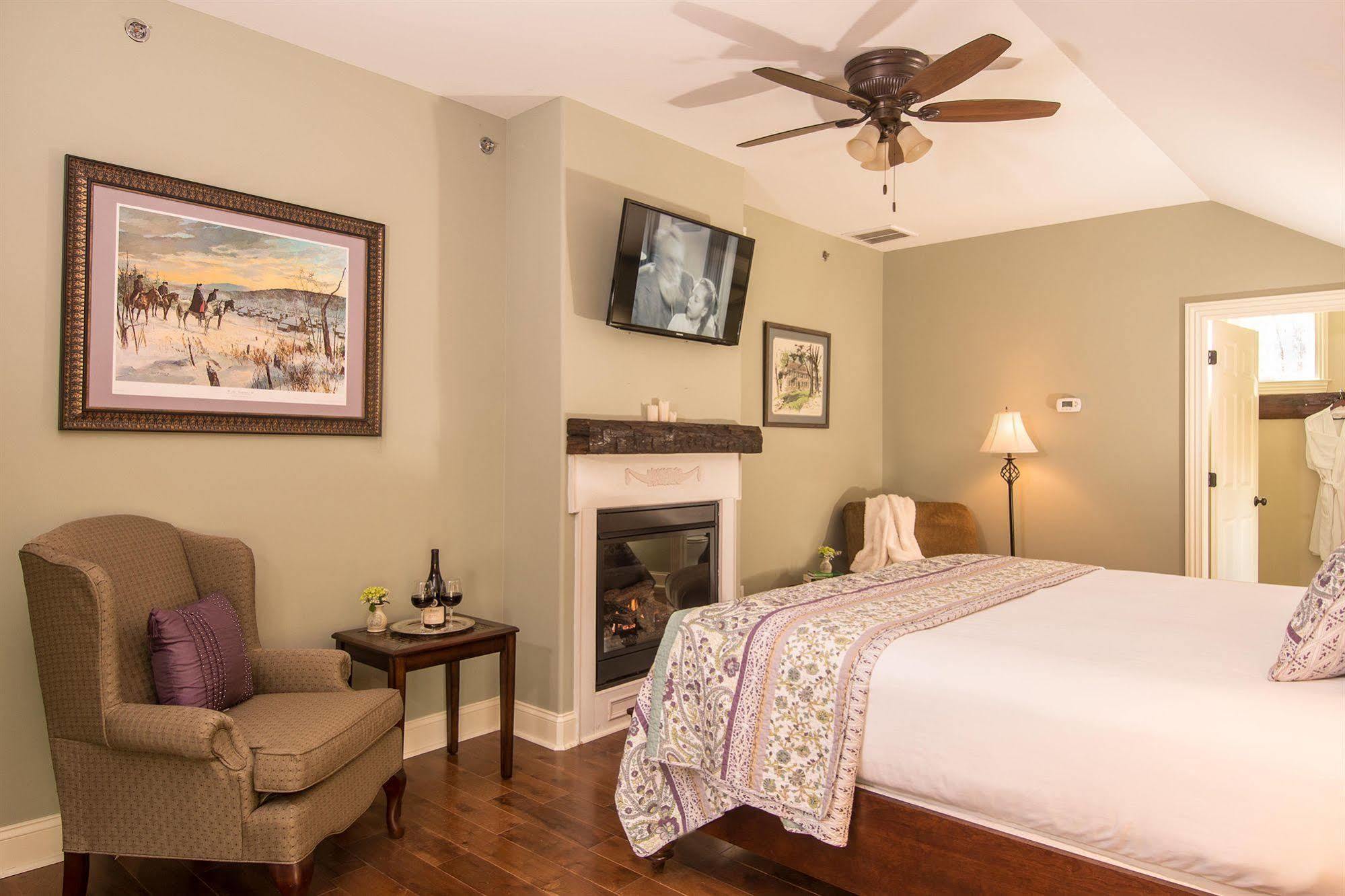 Caldwell House Bed And Breakfast Salisbury Mills Eksteriør bilde